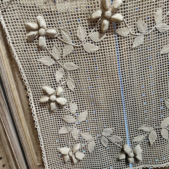 French Vintage 3D Handmade Crochet Floral Beige Tablecloth Cottagecore Decor - Picture 3 of 5